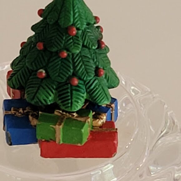 Waterford Mini Egg with Tree & Gifts - Picture 4 of 9